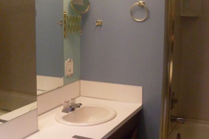 bathroom-renovation-west-van-tale-before-03