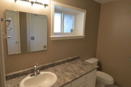 bathroom-renovation-north-van-basement-before-01