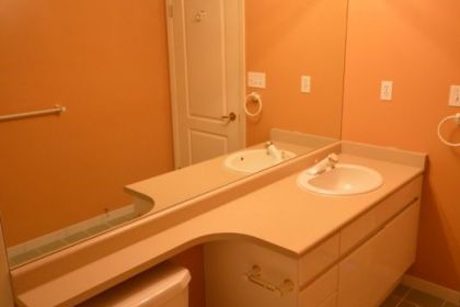 bathroom-renovation-north-van-retreat-before-02