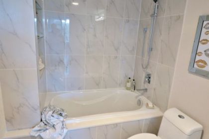 bathroom-renovation-north-van-retreat-styled-15