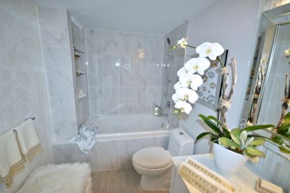 bathroom-renovation-north-van-retreat-styled-24