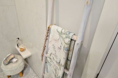 bathroom-renovation-north-van-birds-styled-08