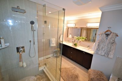 bathroom-renovation-north-van-champagne-styled-08