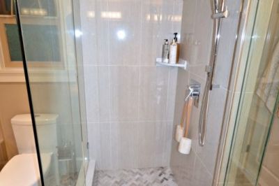 bathroom-renovation-north-van-champagne-styled-11