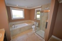 bathroom-renovation-north-van-champagne-before-01