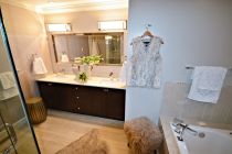 bathroom-renovation-north-van-champagne-styled-04
