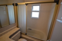 02-bathroom-renovation-north-van-sparkle-before
