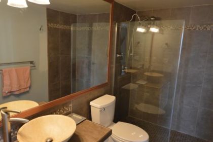 vancouver-bathroom-renovation-before-03
