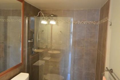 vancouver-bathroom-renovation-before-04