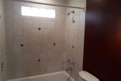 bathroom-renovation-north-van-glamour-before-01
