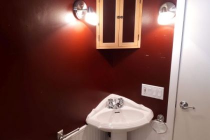 bathroom-renovation-north-van-glamour-before-02