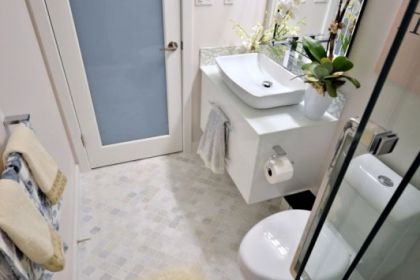 bathroom-renovation-north-van-marble-styled-05