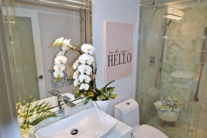 bathroom-renovation-north-van-marble-styled-10