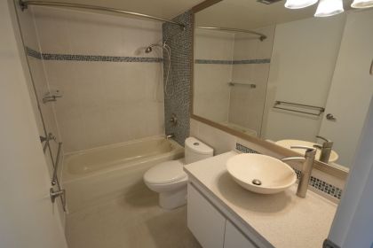 vancouver-bathroom-remodel-before-01