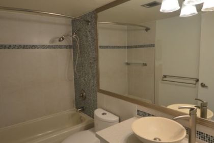 vancouver-bathroom-remodel-before-02