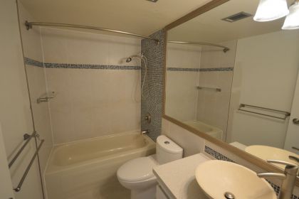 vancouver-bathroom-remodel-before-03
