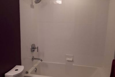 bathroom-renovation-north-van-peacock-before-02