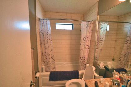 bathroom-renovation-north-van-renovated-before-02