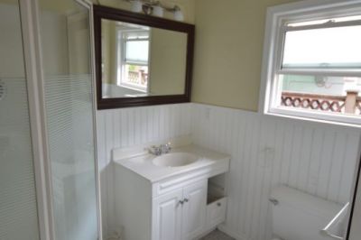 bathroom-renovation-north-van-resting-before-01