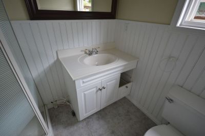bathroom-renovation-north-van-resting-before-03