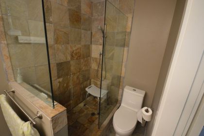 bathroom-renovation-north-van-greener-before-02