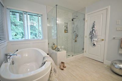 bathroom-renovation-north-van-chic-styled-03